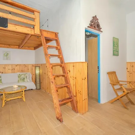 Beach Apartment בית נופש *